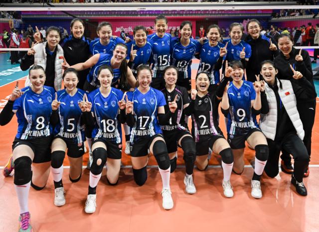 亚博体育-上海女排时隔二十五载再登顶 联赛新人崭露头角